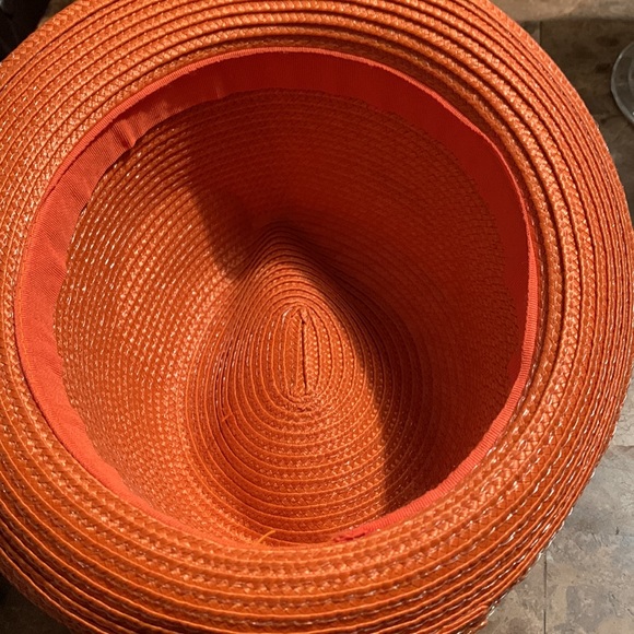 Boys orange hat - Picture 4 of 4